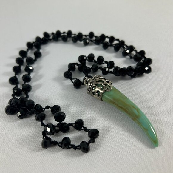 Black Beaded Necklace Faux Jade Wolf Tooth Horn Pendant Silver Tone 34" Long - Picture 2 of 8